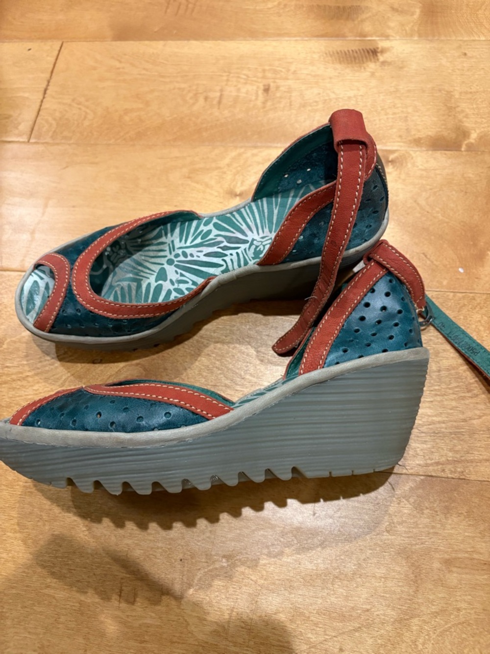 Fly London Ydel perforated wedge sandals green sz 40 9